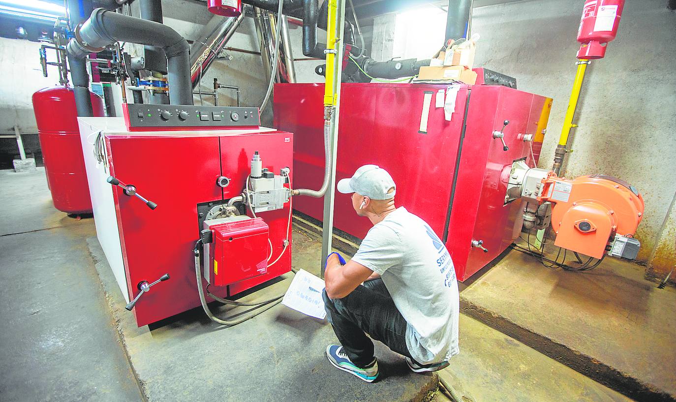 Comunidades de vecinos de Granada retrasan un mes el uso de la calefacción central