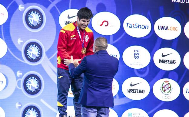 El granadino Jhonatan Orellana, campeón del mundo júnior de lucha