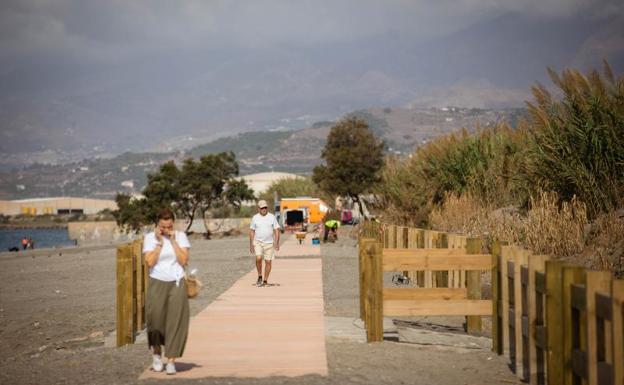 Torrenueva, primer municipio de la Costa que completa la senda litoral