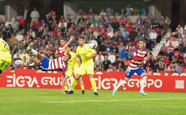 El Granada descorcha la botella del gol frente al Sporting