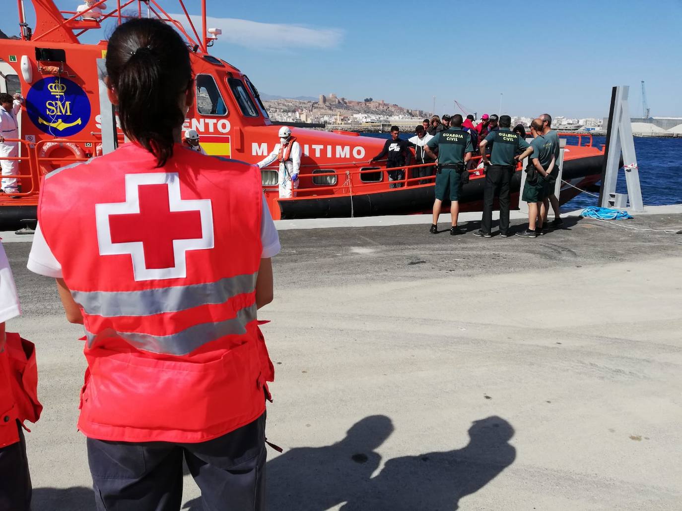 Cae un 40% la llegada de migrantes en patera a Almería en un año