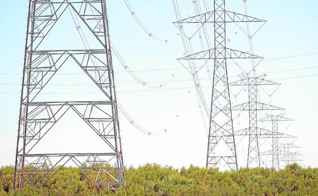 Terminan las obras de la 'autopista eléctrica' que acabará con el desierto energético del sureste de Jaén