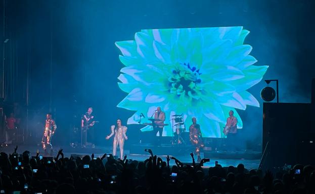 Unas 2.600 personas bailan al ritmo de Los Transistores, Nancys Rubias y Fangoria