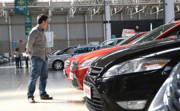 Los jienenses aparcan la compra de un coche incluso de segunda mano por los altos precios