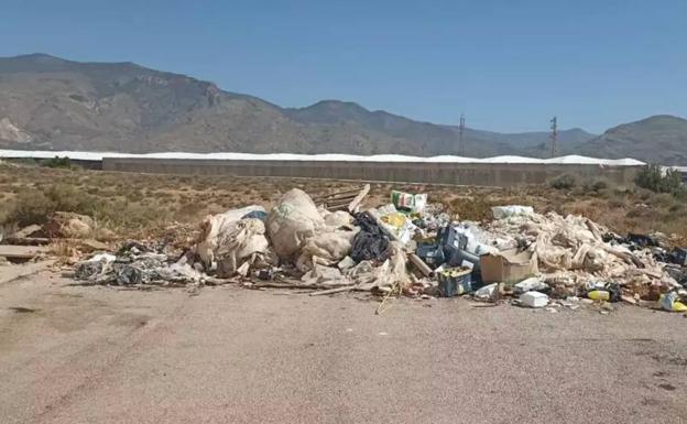 Nace la plataforma que denunciará los vertidos ilegales en Almería