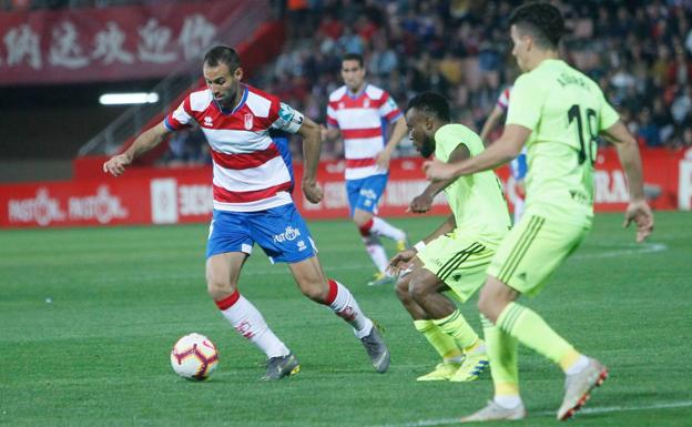 El Granada le 'come' la moral al Zaragoza