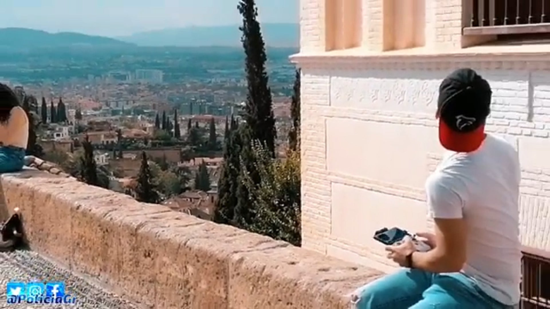 Obligan a un universitario italiano a hacer aterrizar un dron que sobrevolaba San Nicolás