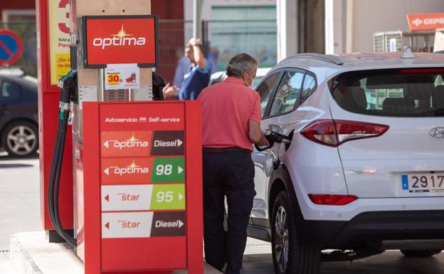 El precio de los combustibles en Granada vuelve a escalar hasta un 8% en dos semanas