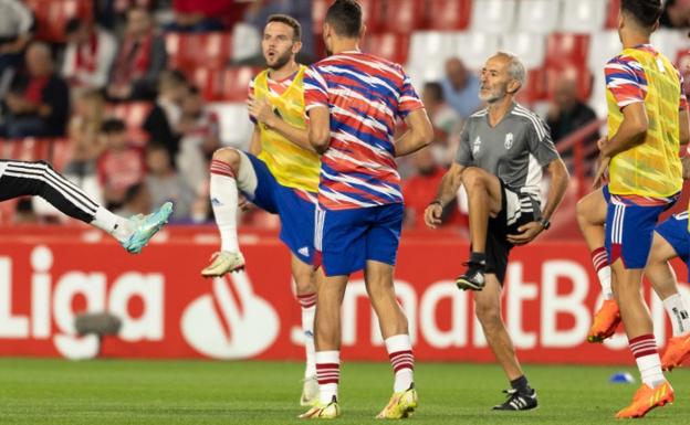 Quini se retira lesionado en la jugada que propicia el gol de Rubio
