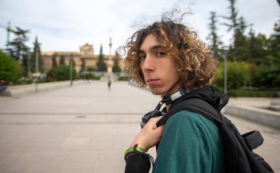 Catorce sillones para sentir a Javi en la planta de Oncología de Granada