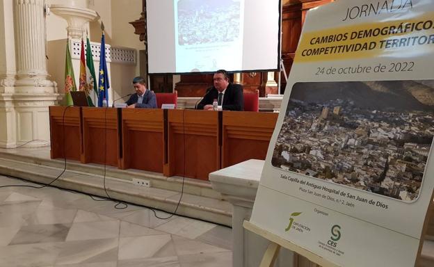 «Jaén tiene 97 municipios vivos y puede mantener su población»