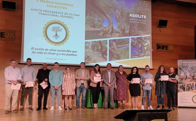 Presentan en Jaén la marca colectiva 'Aceite procedente de Olivar Tradicional Español' para luchar por su futuro