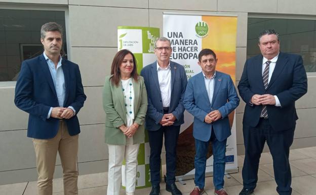 Reyes insta a las empresas a aprovechar más los fondos UE, «como hacen otras territorios»