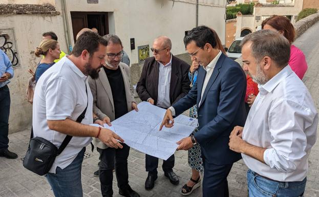 El Ayuntamiento entierra los cables en varias calles del Albaicín