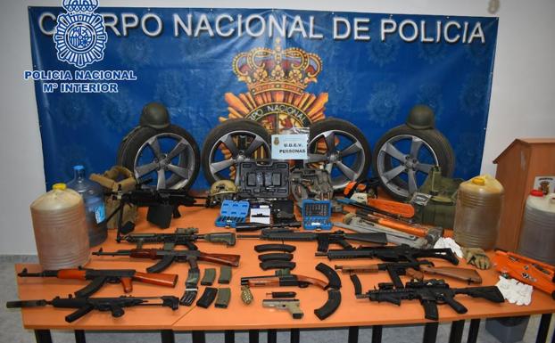 Tres detenidos por dar una paliza con un bate a un joven y forzarlo a robar para que saldara una deuda