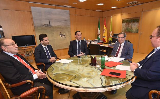 La dirección del Granada visita la Diputación para abordar fórmulas de colaboración