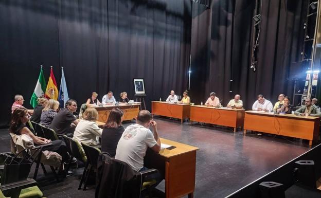 Almuñécar da luz verde a una bajada global de impuestos para sus vecinos