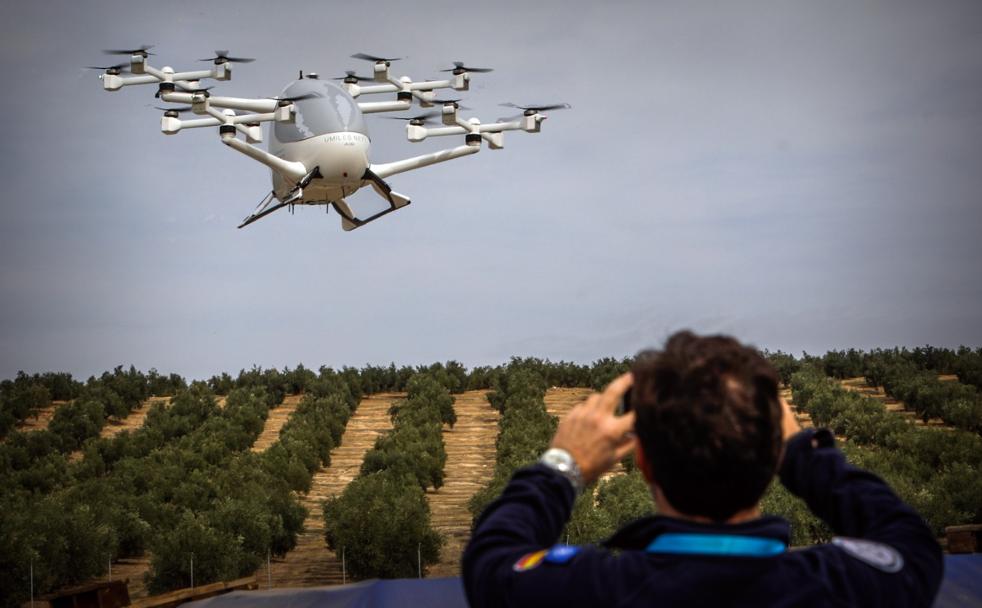 El primer aerotaxi español despega entre los olivos de Andalucía