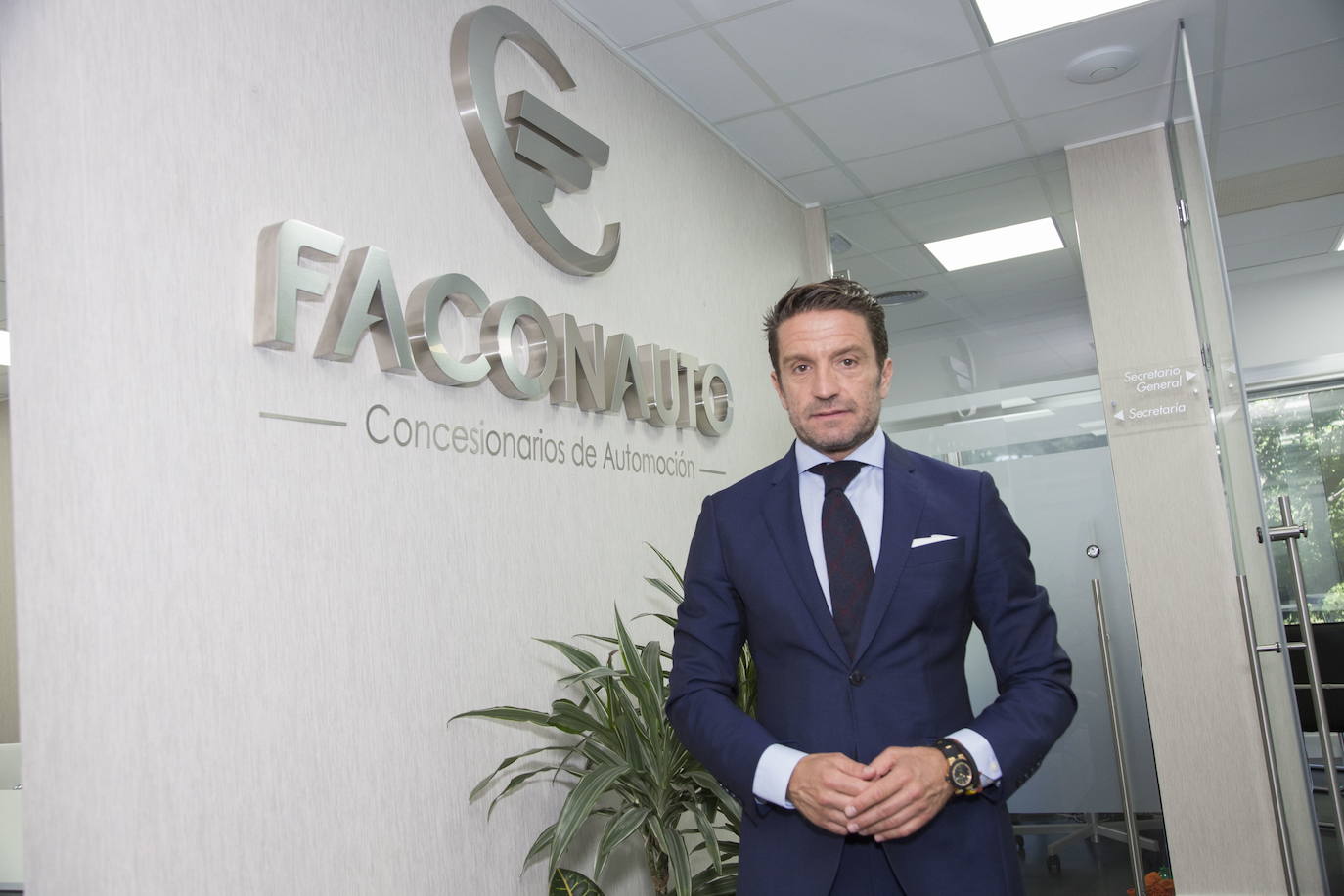 El presidente de los concesionarios renuncia a disputar el liderazgo de la CEOE a Garamendi