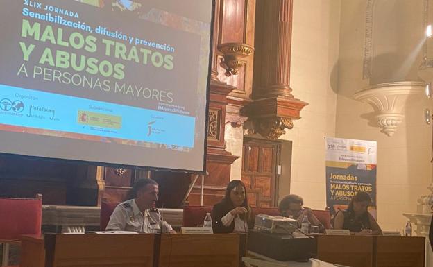 El Teléfono del Mayor en Jaén recibe más del doble de peticiones de informe que el año pasado