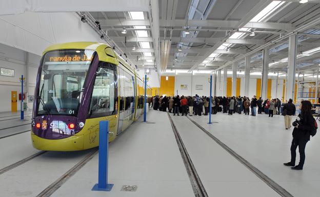 El tranvía de Jaén recibirá en 2023 unos cinco millones de euros para su puesta a punto