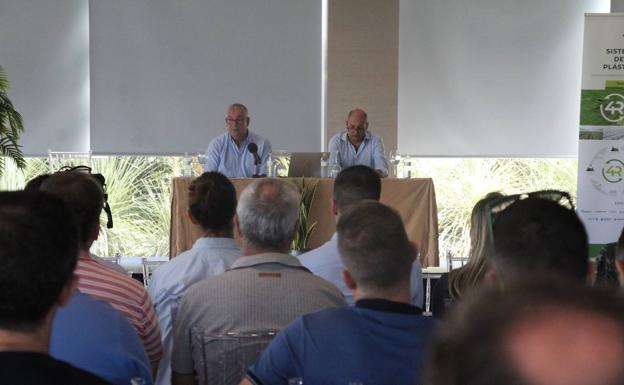 La nueva asociación de productores de plásticos de uso agrario se presenta en Almería