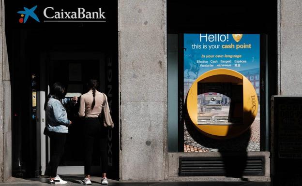La nueva estafa de la que alerta Caixabank sobre ofertas laborales en Linkedin