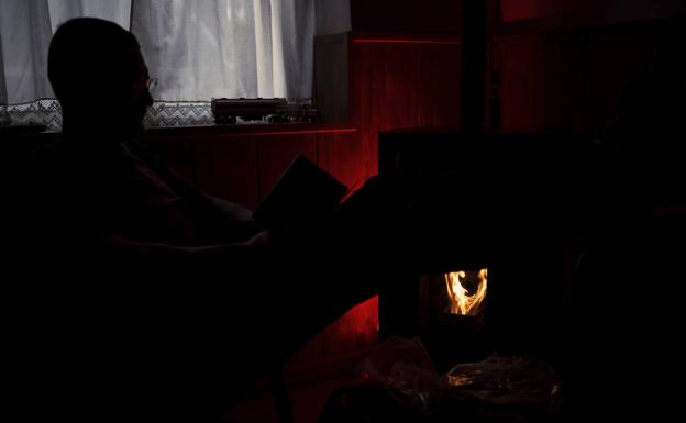 La crisis energética aumenta la venta de pellets, aunque el calor frena la demanda