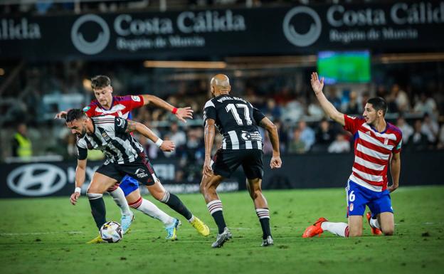 Petrovic y Bodiger acaban tocados el partido y son duda para el jueves