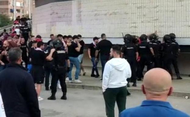 Un ultra del Granada pasa a disposición judicial tras agredir a tres policías