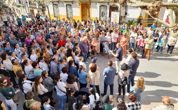 Concentración en Bedmar como repulsa por la muerte de un joven de 16 años