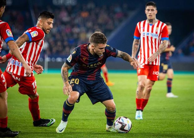 El Levante vuela desde el cese de su primer técnico