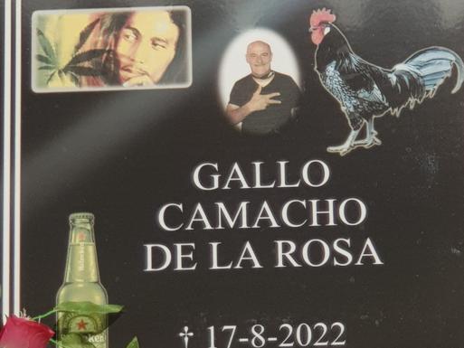 Cumplen la última voluntad del 'gallo' de Santa Fe: una lápida con la imagen de Bob Marley fumando