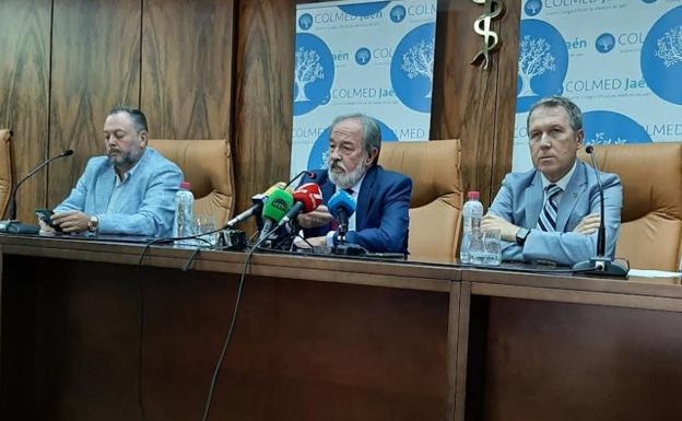 Los médicos denuncian que los salarios de la privada son los mismos que en los 90