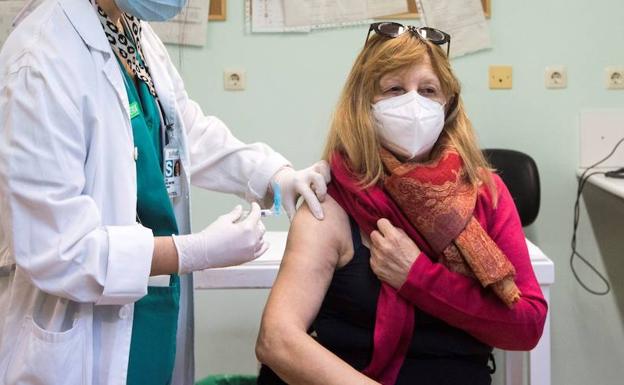 Casi 75.000 almerienses se han vacunado ya contra la gripe esta campaña