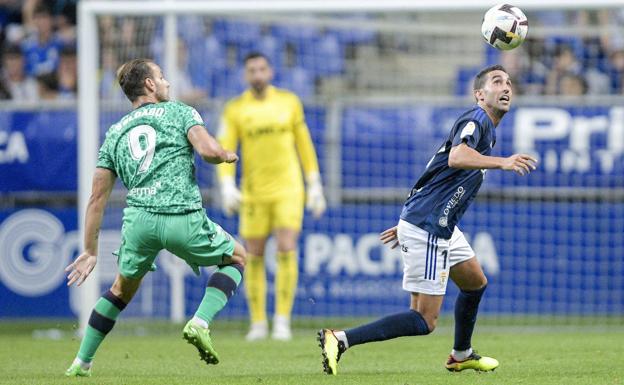 Una leyenda rojiblanca con la brújula del Oviedo