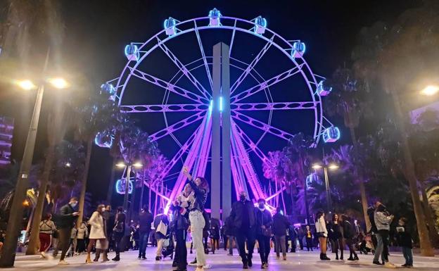 Dos pistas de hielo y un tobogán, las grandes atracciones de Navidad en Almería