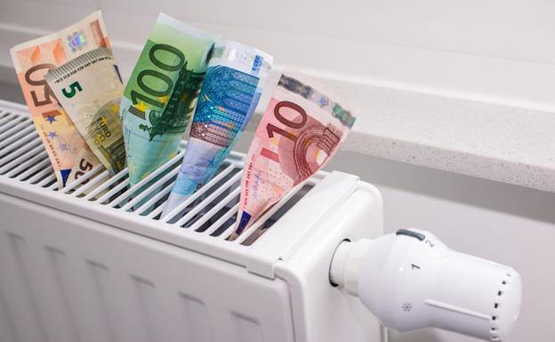 Cómo ahorrar más con la calefacción: ¿encendida al mínimo todo el día o apagándola?