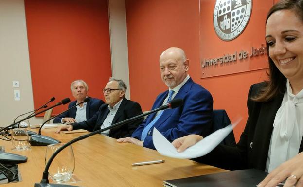 Juan Eslava: «En la Edad Media, el pueblo llano vivía muchas miserias»