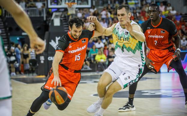 Pin elogia a sus bases Lluís Costa y Christian Díaz