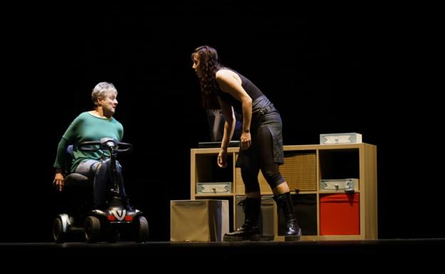 La obra 'Tierra' enseña a mirar con ojos diversos