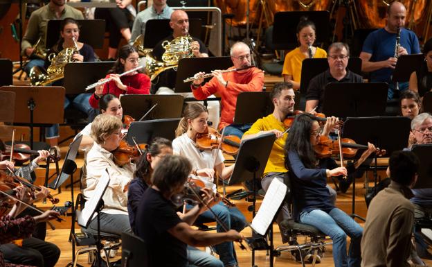 La Joven Academia de la OCG, dos generaciones de músicos codo con codo