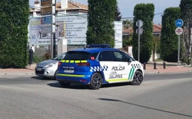 Detenido un conductor sin carnet que se saltó un control en Ogíjares e hirió a dos policías locales
