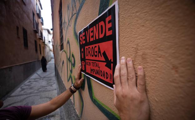 Venta de droga en el Centro de Granada: «Hermano, ¿quieres comprar marihuana?»