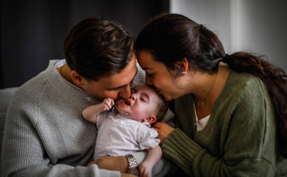 Piden ayuda para Marina, la bebé que sufre una enfermedad casi desconocida