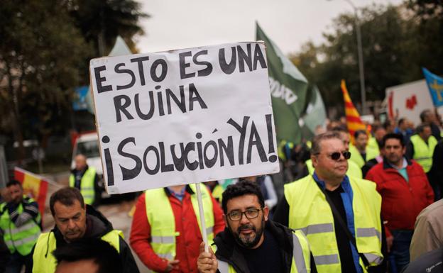 Transportistas de Almería desplazan la protesta a Madrid para mantenerla viva