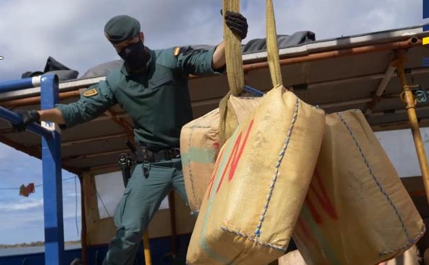 Cae la mayor banda traficante de hachís en España, que descargaba por Almería