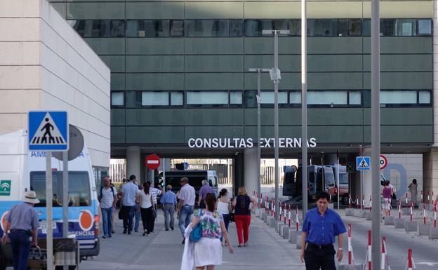 Los granadinos esperan de media más de cuatro meses para ver al especialista