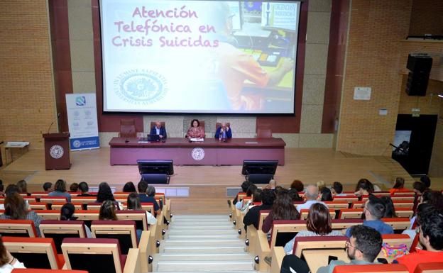 Expertos ofrecen a universitarios las herramientas para prevenir suicidos