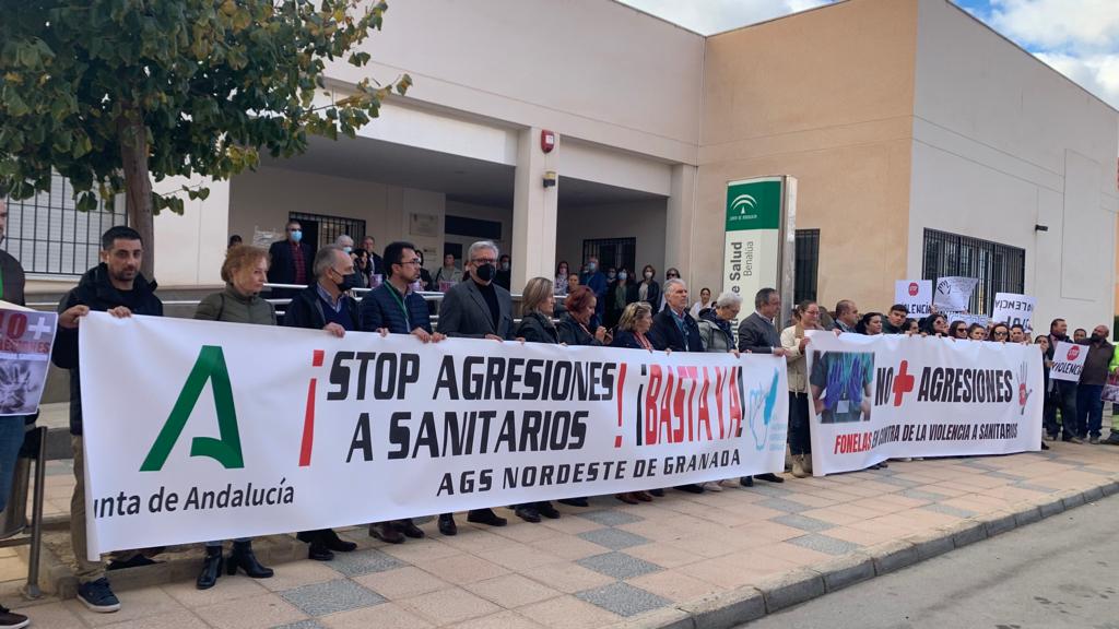 Benalúa y Darro se unen en repulsa a una triple agresión a sanitarios